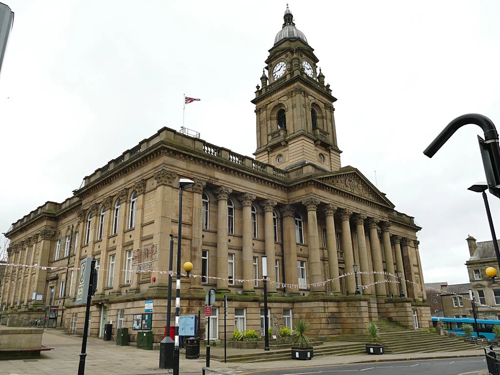morley town hall, queen street (geograph 6368393)